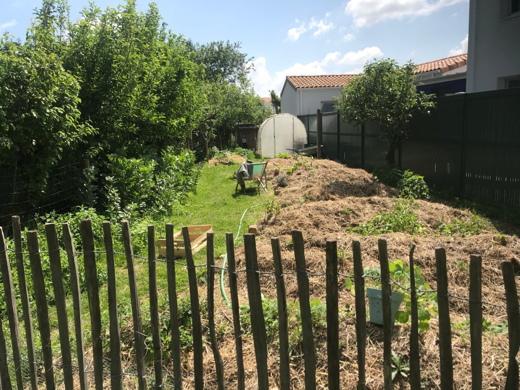 Paysagiste éco responsable jardin résistant sécheresse durable réemploi cycle naturels potager sur buttes permaculture